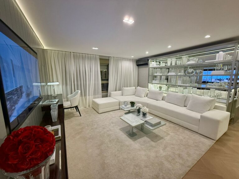 Ambiente do apartamento decorado do Le Six Residences. Foto do decorado